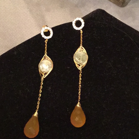 Gorgeous Dangling Earrings - Picture 2 of 3